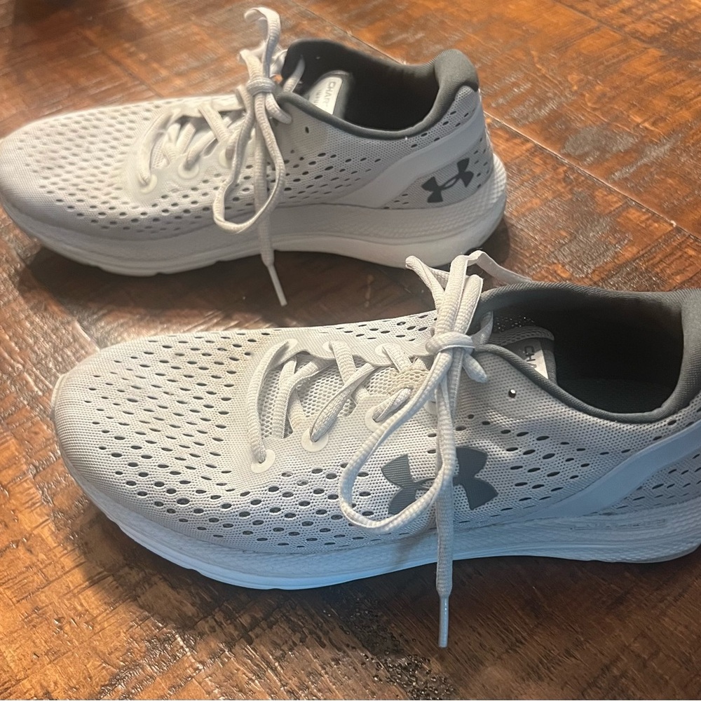 Women’s Under Armour size: 7.5